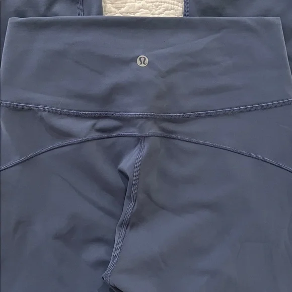 Lululemon Leggings size 8 In Movement 7/8 Tight *Everlux 25" - Picture 3 of 10